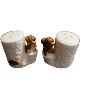 Squirrel SALT & PEPPER SHAKERS.  vintage adorable small 1.5 x 1.5
